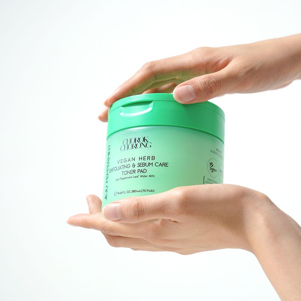 CHOROK CHORONG VEGAN HERB EXFOLIATING & SEBUM CARE JEJU PEPPERMINT TONER PAD